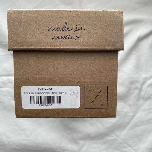 Either/or Sample Sale Item ‘The Knot’ Size 9 - Picture 4 of 5